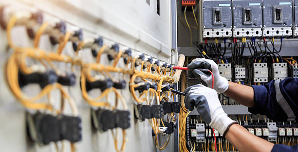 Professional Electrician technician working in Hometown, IL